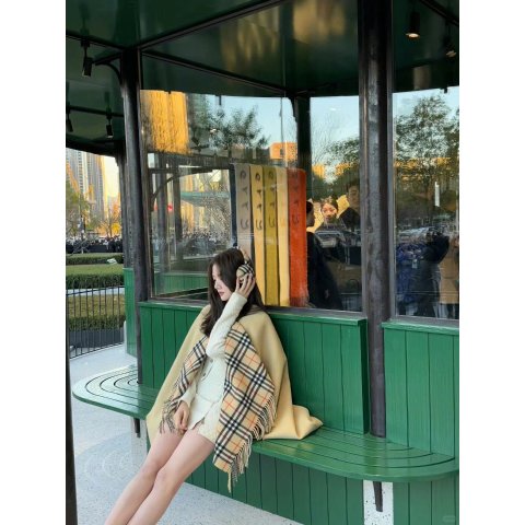 BurberryGet $250GC,Spend$2000 Get $600GCCharlotte Check Wool Cape