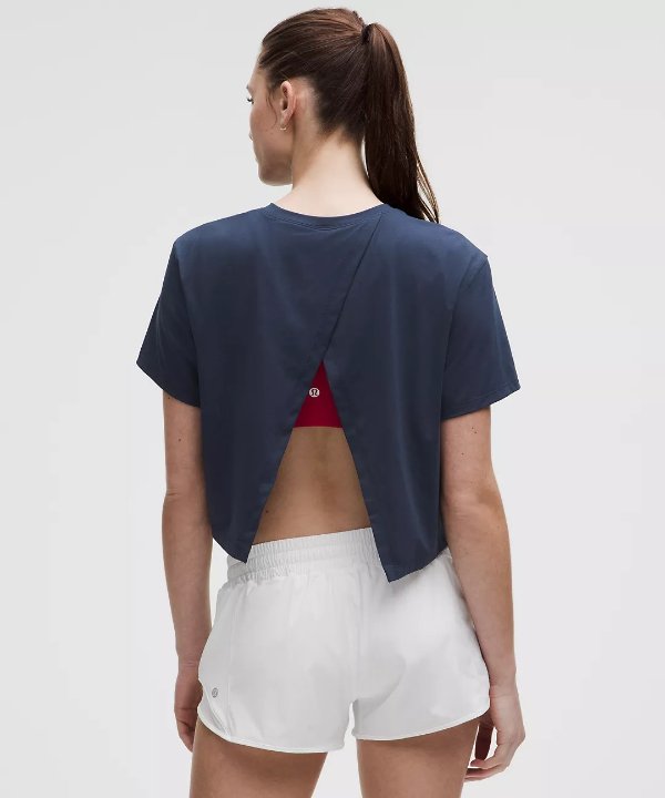 【lululemon】ロゴ☆背中スリット☆Pace Crush☆半袖トップス Pace Crush Cross-Back Graphic Tank Top | Women's Sleeveless