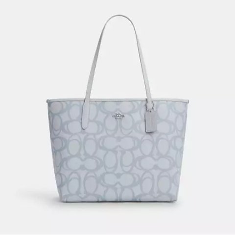 Coach Coach Coachtopia Loop Quilted Wavy Tote 225.00