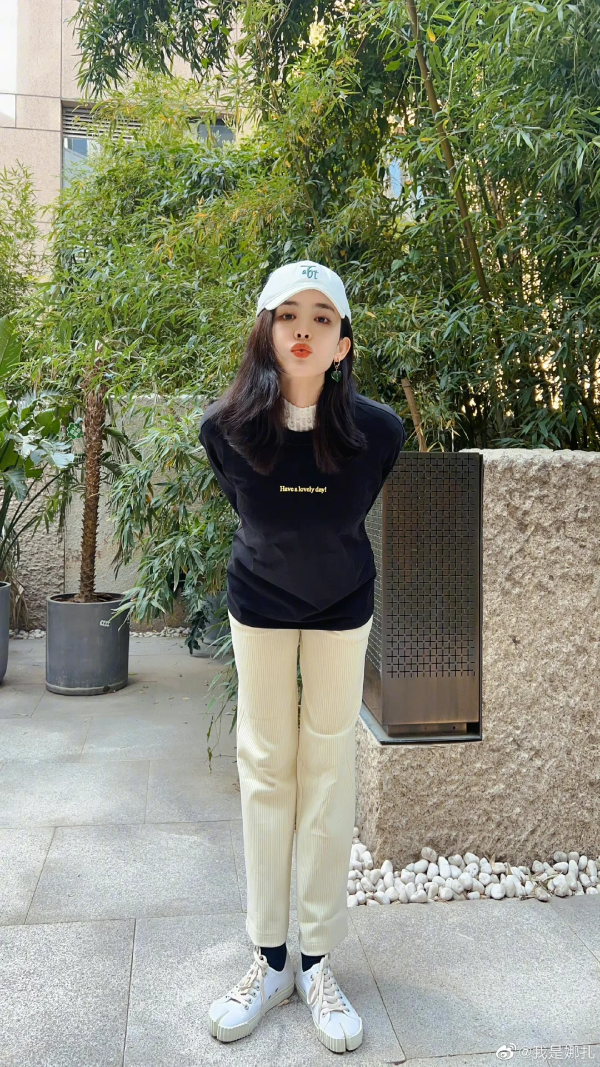 Tabi Toe Low-Top Sneakers - SENSER