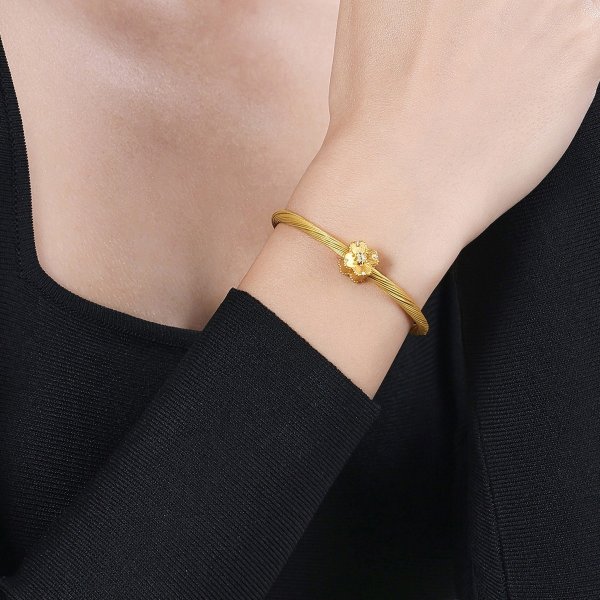 'Fantasy' 999 Gold Diamond Charm
