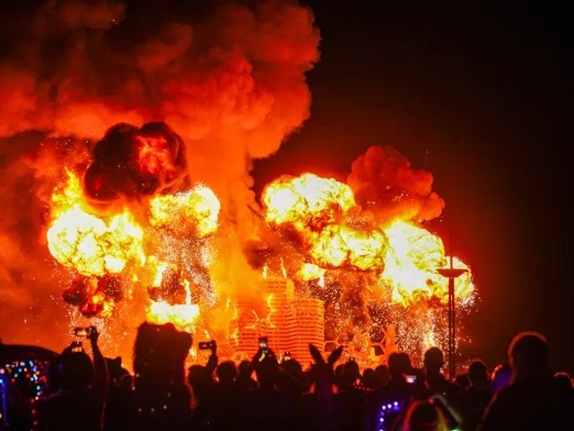火人节秒变“泥人节”？狂风沙尘暴+...