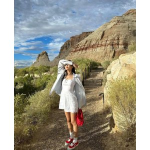 Reformation 小白裙 jennie相似款