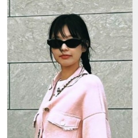 小物 gentle monster jennie fish tail P7 Gentle Monster x Jennie Jentle Salon Fish Tail 01 Black Gray