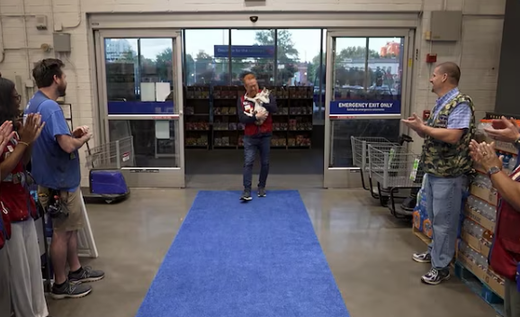 “员工”回来了！走丢两周的Lowe’s店...