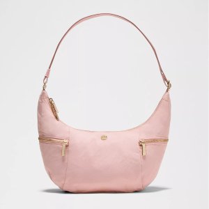  Lululemon 粉色金拉链牛角包