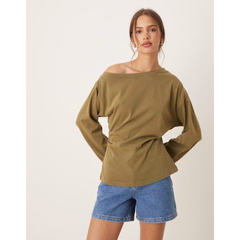 一字肩紧身长袖T恤 