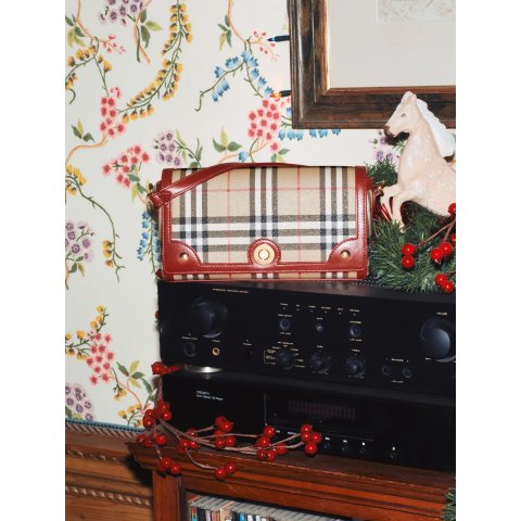 格纹斜挎手提包