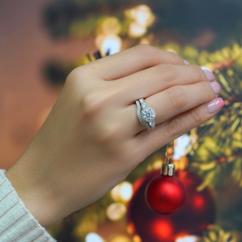 JeenMata 2克拉莫桑石戒指 18K白金