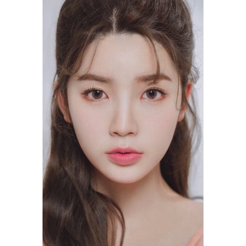 Hapa Kristin Yays Girl Kristin 棕色月抛隐形眼镜