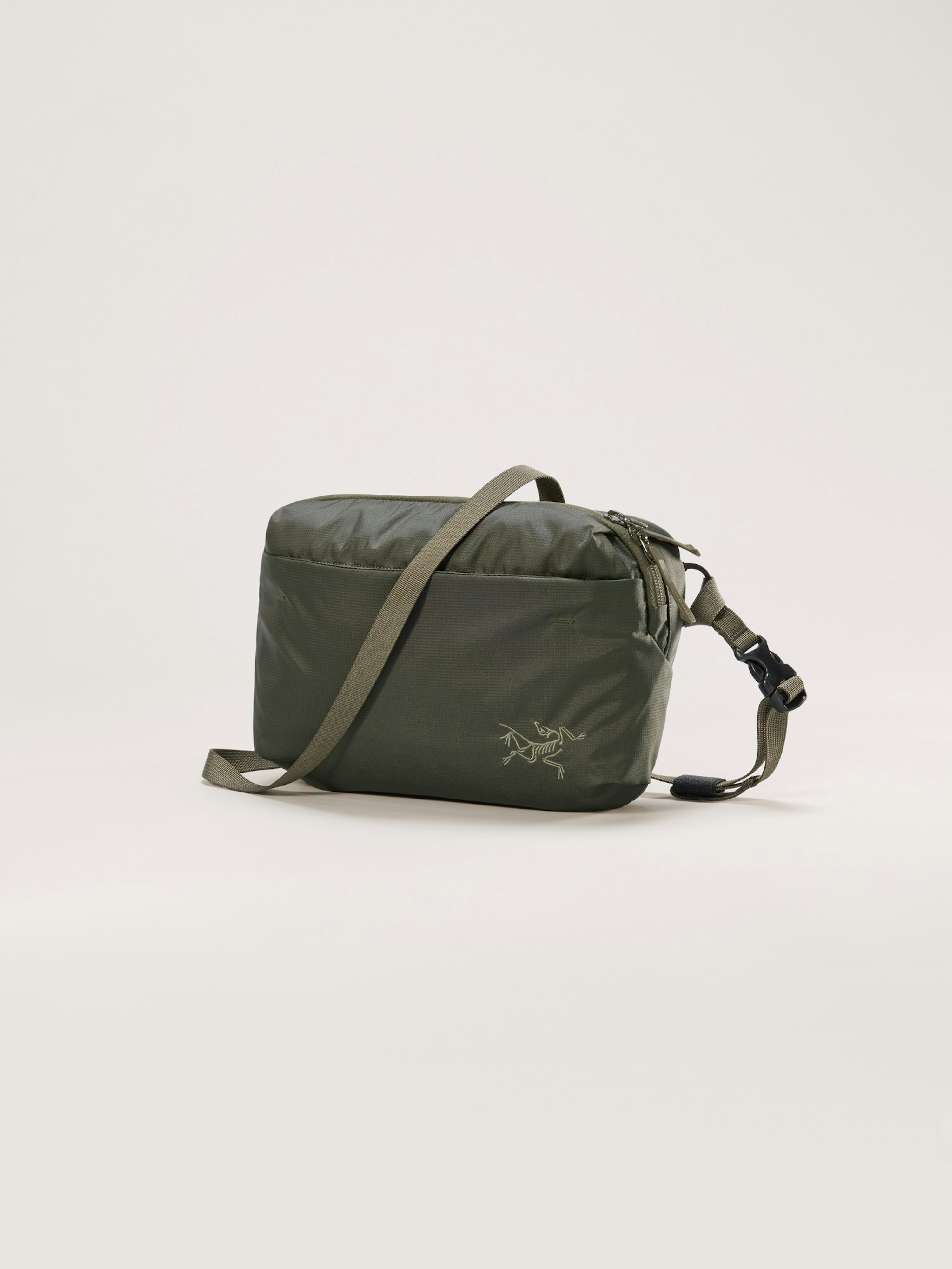Arc‘teryx Heliad斜挎包 $50补货｜北极白色回归