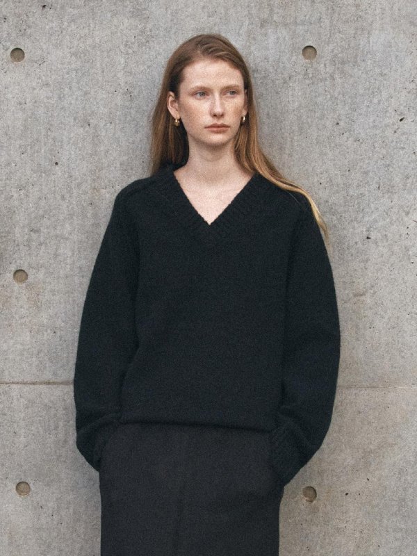 SIKN2170 Loose Fit V-Neck Sweater Black