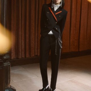 McQueen 2026早春度假系列：英...