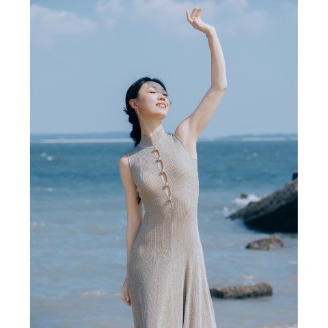 金属色露背长款针织连衣裙 管乐同款