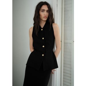 针织马甲 宝石纽扣