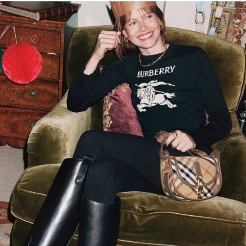 闭眼送都不会错Burberry 假日送礼清单 从围巾到外套通通都有