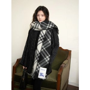 Burberry 格纹羊毛围巾 任敏同款