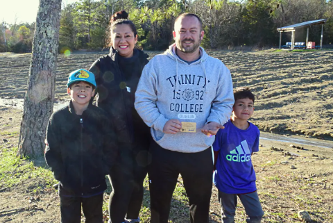 德州老爸听Siri的话，挖出2克拉钻石