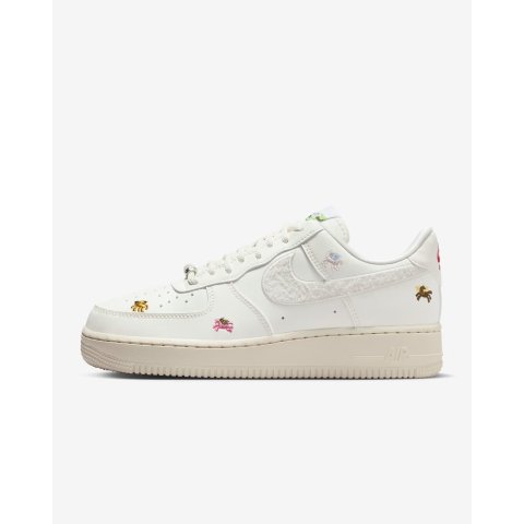Air Force 1  07 SE Women s Shoes