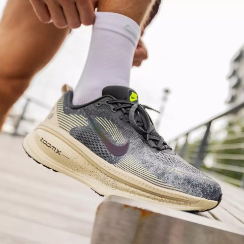 NikeVomero 18 男士跑鞋