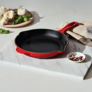 Le Creuset 传统圆形煎锅 8 in.