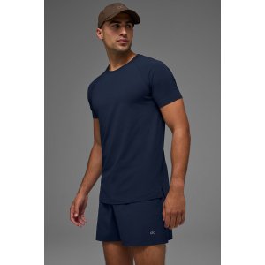Alo Yoga Men's Collection: Effortless Style in Motion