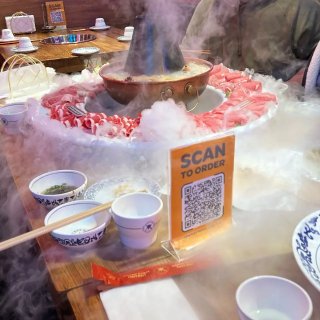 洛杉矶终于吃到了这一口，东镇炭火铜锅真的...