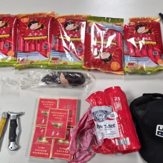 活久见！华男抢劫“王中王”火腿肠被捕...