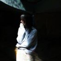 莫衷一肆