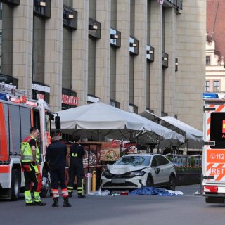 莱比锡市中心突发！汽车冲进人群致2死多伤...