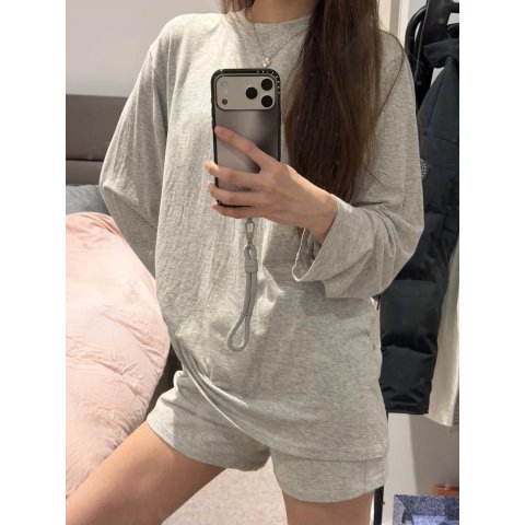 短袖款！图来源小红书@00x2_SKIMS Boyfriend T恤