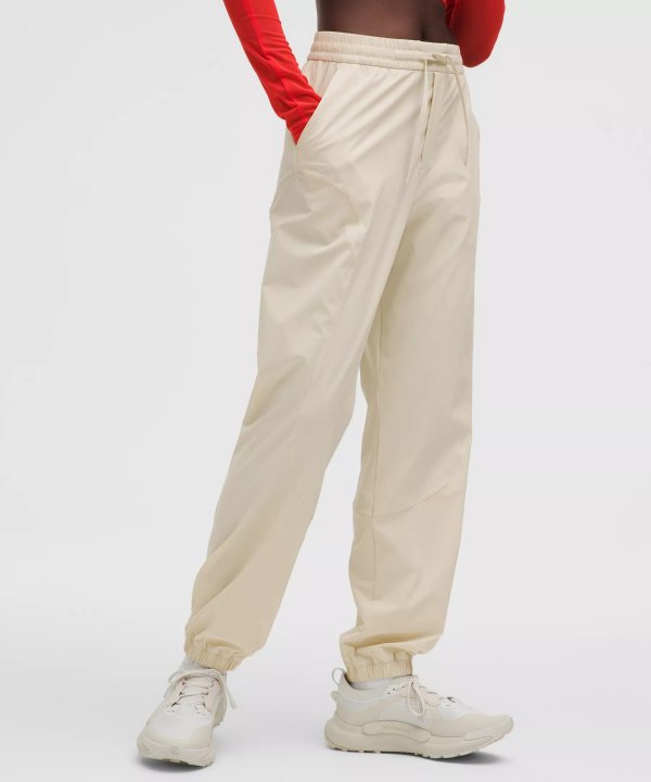 SLNSH Women's Lightweight Woven Jogger