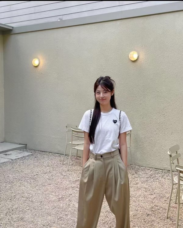 爱心图案圆领T恤
