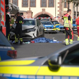 莱比锡市中心突发！汽车冲进人群致2死多伤...