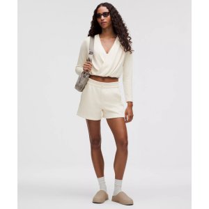 lululemon  Softstreme 高腰短裤 4英寸