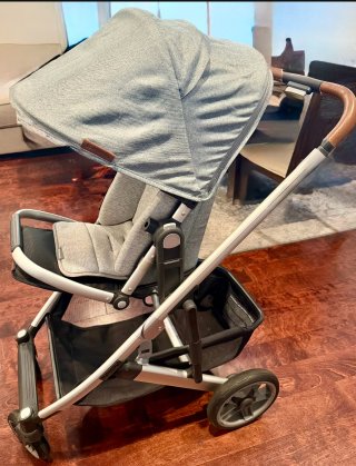 Uppababy cruz V2 stroller $450，8成新，买了travel stroller