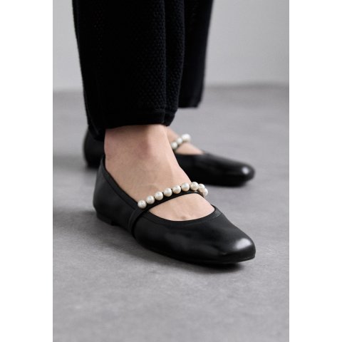 Stuart WeitzmanGOLDIE BALLET 女士黑色芭蕾鞋