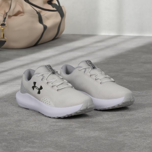 Under Armour Charged Surge 4 男士运动鞋