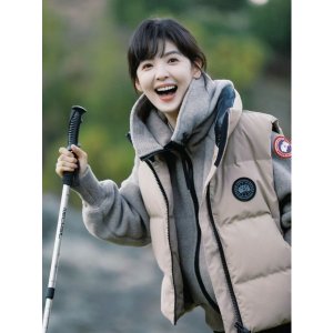 Canada Goose Chilliwack 徽标短款夹克 章若楠同系列