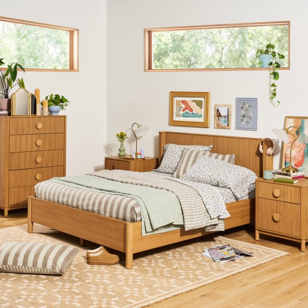 Beautiful Fluted 5 Drawer Dresser 48" Warm Honey