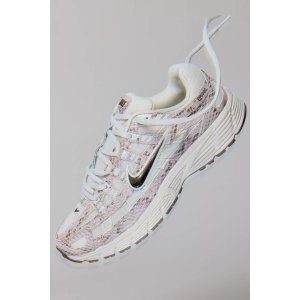 Nike P-6000 SE 女士运动鞋