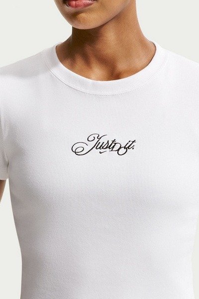 Just Do It 短款修身T恤