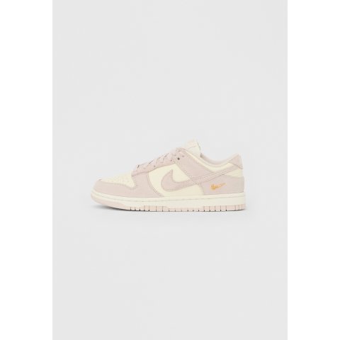 NikeDUNK SE 低帮休闲鞋 米白色