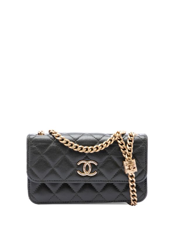 Chanel 羔羊毛压纹手机链包