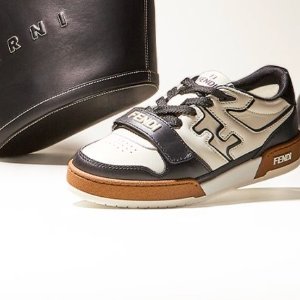 Valentino运动鞋$254