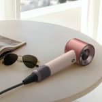 Dyson 造型器热卖 收新款便携吹风机