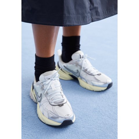 NikeV2K RUN 低帮白色运动鞋