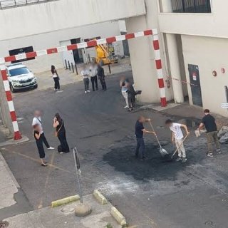 法国巴黎春天百货突遭“火球”撞击！凌晨5...