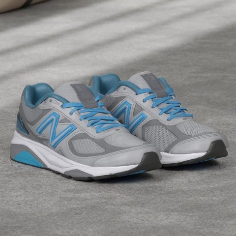 1540 V3 Women s Running Shoe