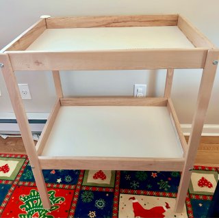 Ikea 尿布台 side table 